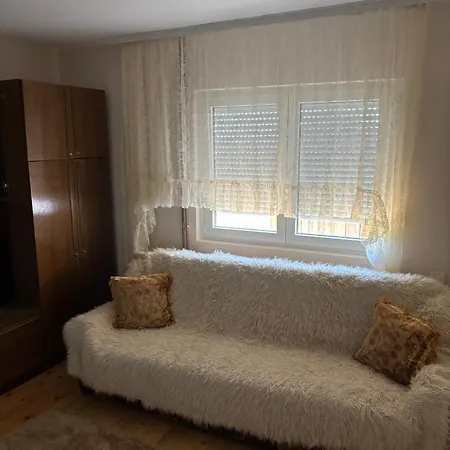 Rada, Kadinjaca Εξοχικό σπίτι